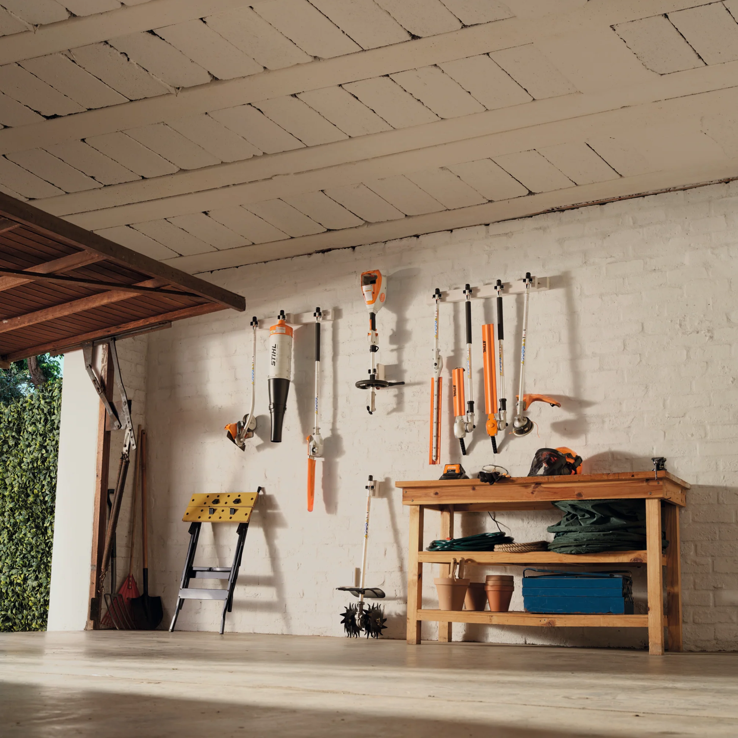 Performance Plus MS | Moteur multifonctionnel à batterie Stihl KMA 80 R et ses outils