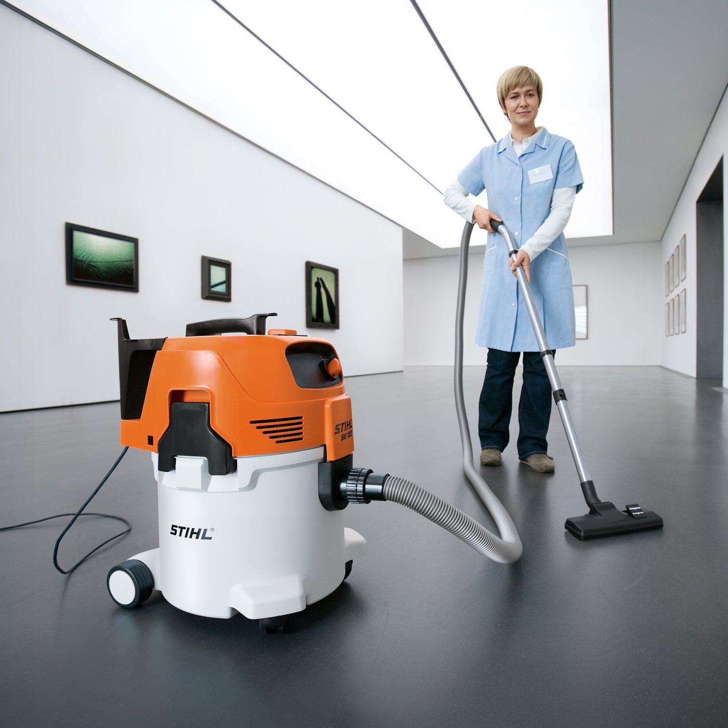 Performance Plus MS | Aspirateur sec/humide STIHL SE 122 | utilisation pour nettoyage commercial