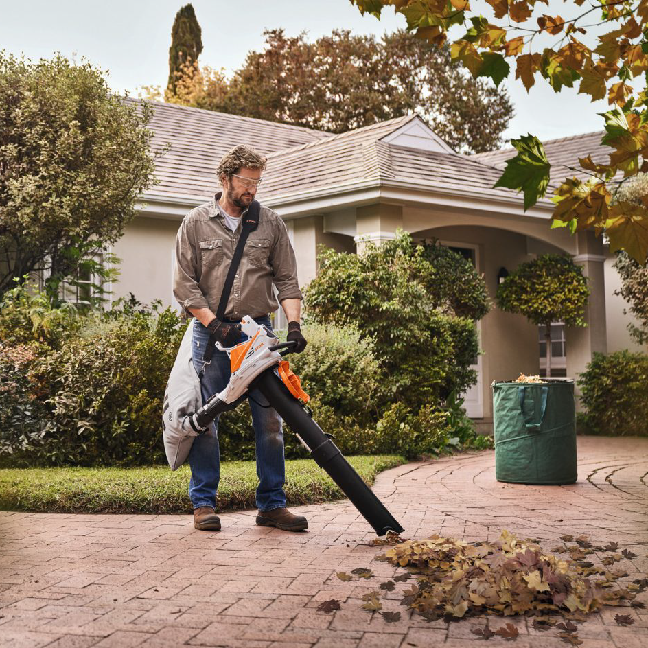 Performance Plus MS | Aspirateur/Broyeur à batterie STIHL SHA 56 | utilisation pour aspirer et broyer feuilles et débris