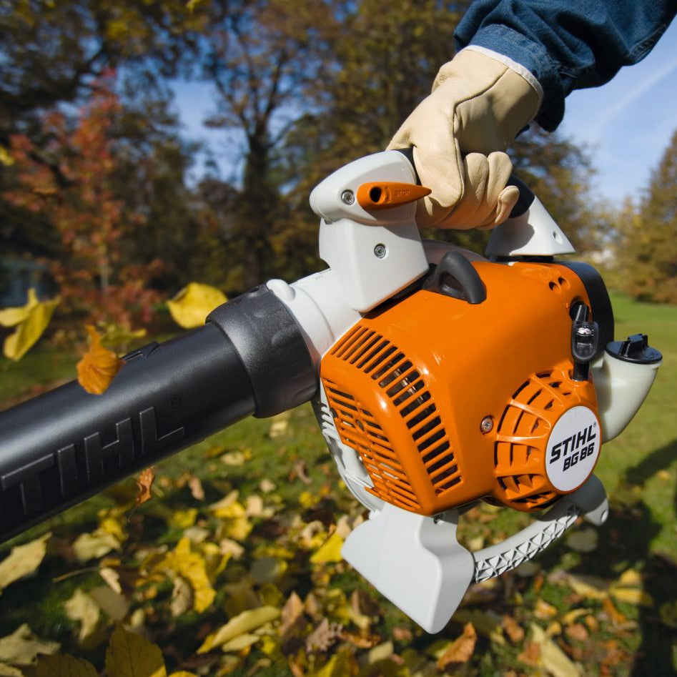 Performance Plus MS | Souffleur STIHL BG 86 | utilisation pour enlever les feuilles
