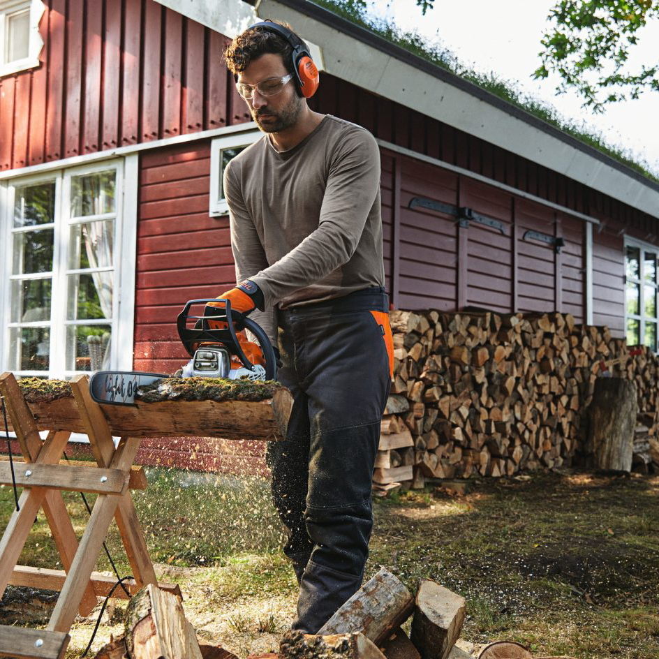 Performance Plus MS | STIHL MS 212 | en action dans bois de chauffage 