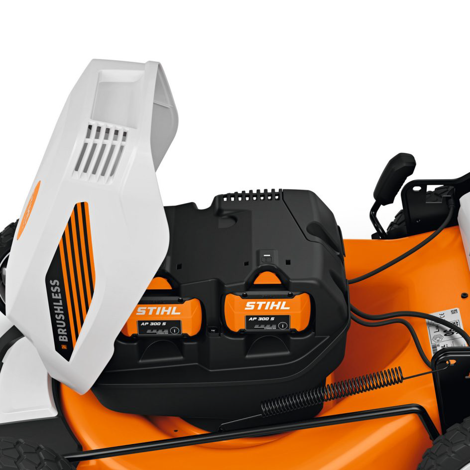 Performance Plus MS | Tondeuse à batterie STIHL RMA 353  compartiment batteries sous le capot | détail